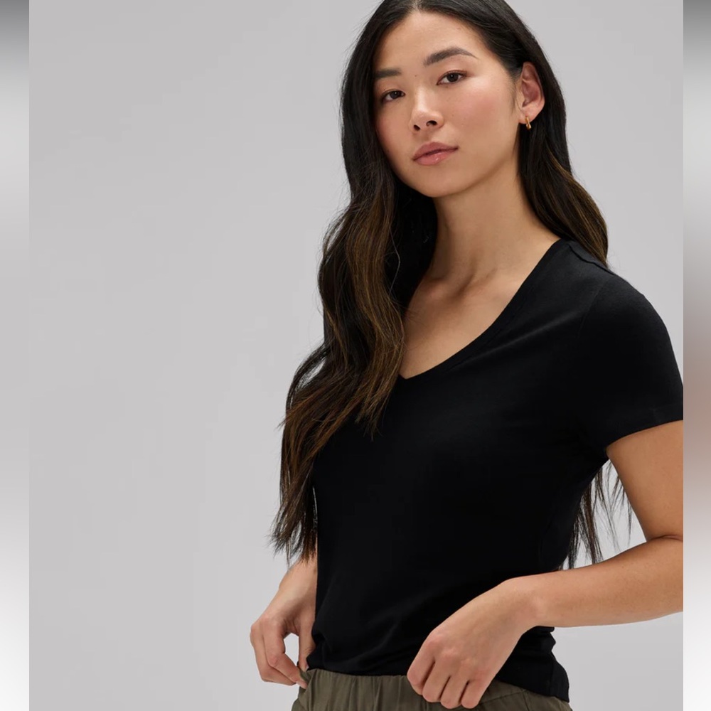 Women's Small Unbound Merino V‑Neck T‑Shirt Black - Picture 2 of 6